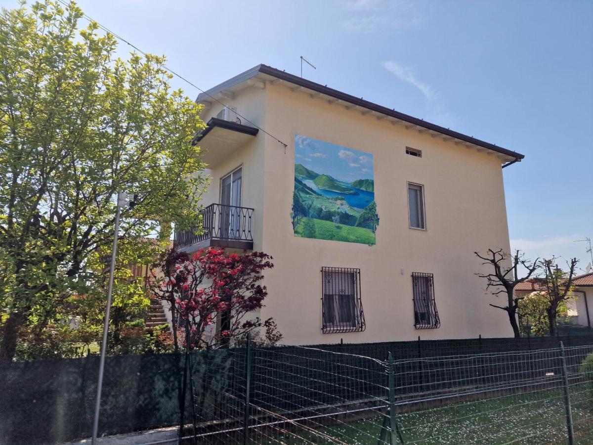 B&B A Due Passi Dal Lago Adro エクステリア 写真