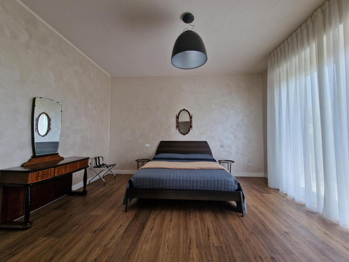 B&B A Due Passi Dal Lago Adro エクステリア 写真